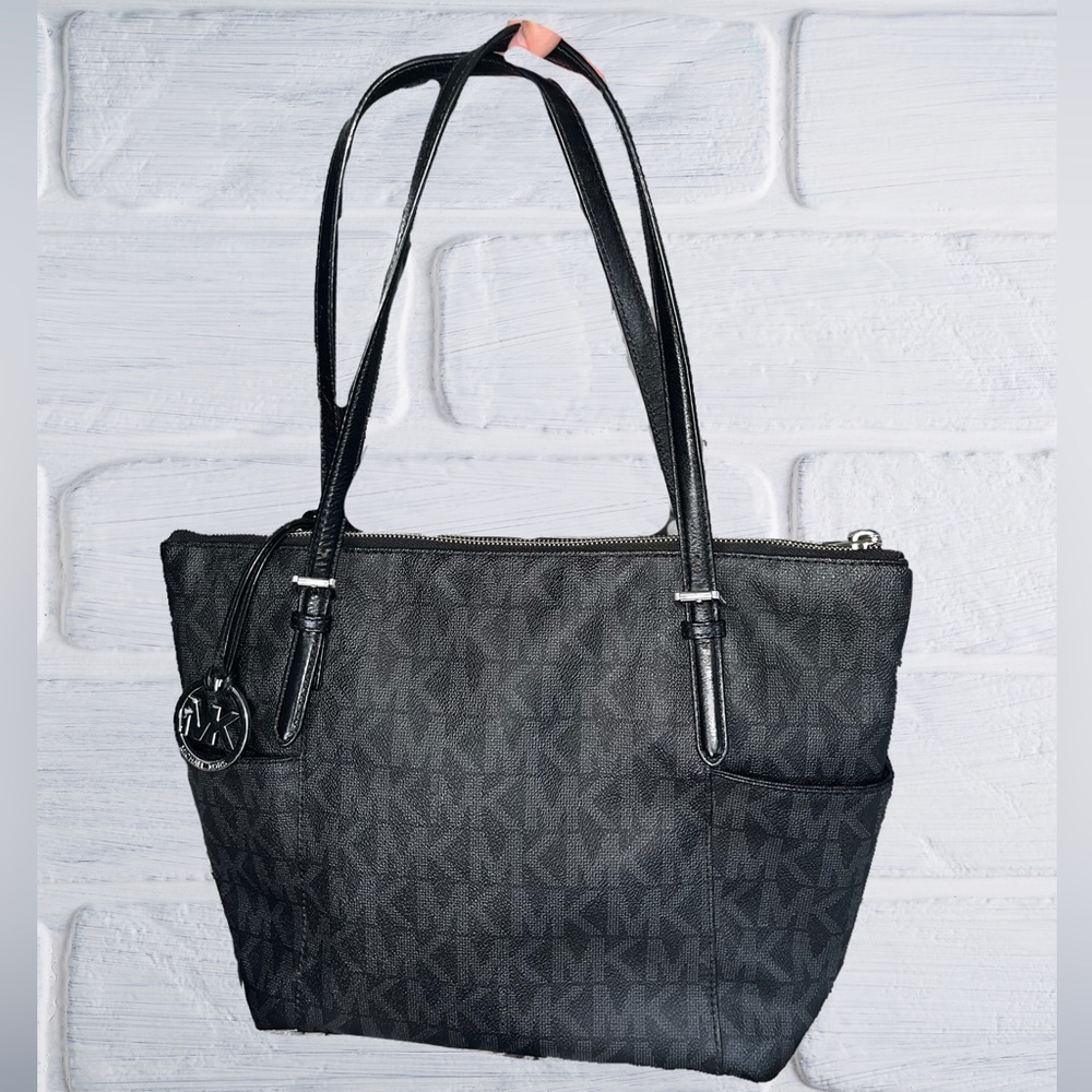 Micheal Kors Purse- medium